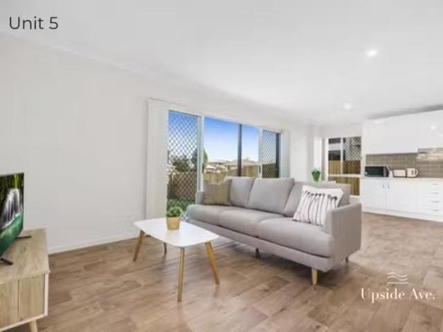 Unique 5/236 Stradbroke Avenue, Wynnum, QLD 4178