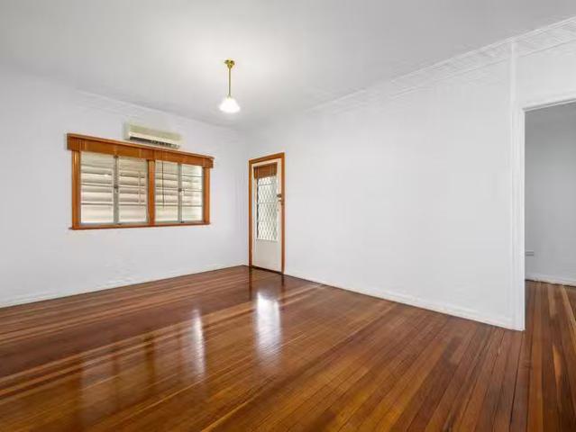 Just in! 52 Allambie Street, Carina, QLD 4152