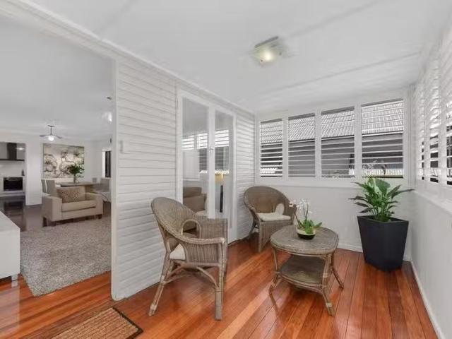 Unique 52 Chiswick Road, Bardon, QLD 4065