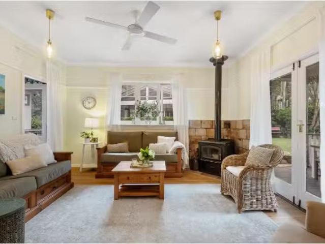 Nice 52 Evans Road, Dundas Valley House for rent Listed by Mo.