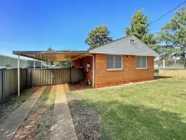 Cheap 52 Yulong Street, DUBBO House for rent Listed by Chloe.