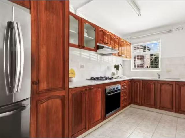 Nice 5/37 Mascot Dr, Eastlakes Apartment for rent Listed by K.