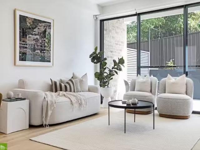 For Rent! 5/39 Bridge Street, Coniston Townhouse for rent Lis.