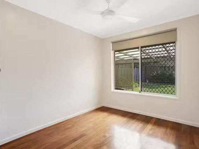 Charming 53 Macdonald Street, party Beach, QLD 4551