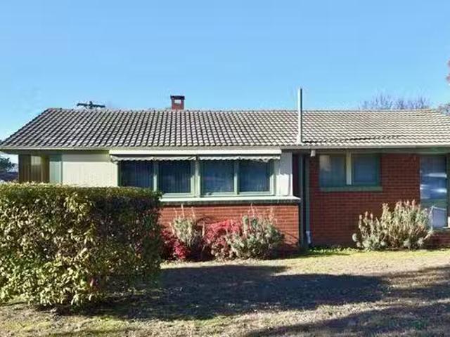 Charming 53 O'loghlen Street, Latham, ACT 2615