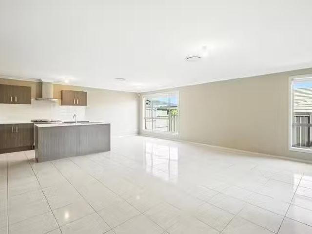 Deal! 53 Bourne Ridge, Oran Park, NSW 2570