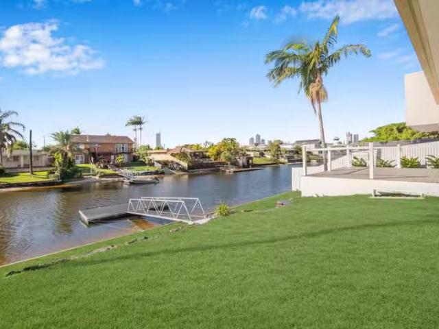 Charming 53 Kalimna Drive, BROADBEACH WATERS, QLD 4218 House.