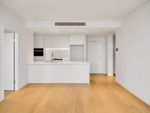 Charming 5.01/2 Fordham Way, Oran Park Apartment for rent Lis.