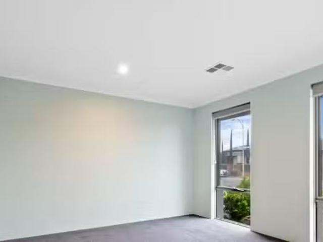 Cozy 5 Cuddlepie Turn, Banksia Grove, WA 6031