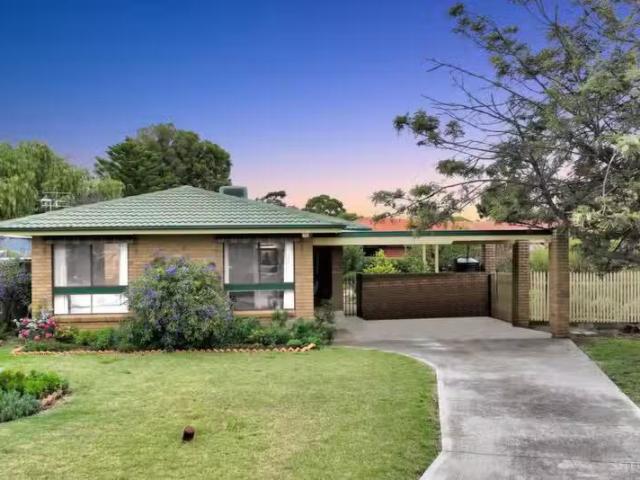 Cozy 5 Cyprus Place, Melton West VIC 3337 House For Lease