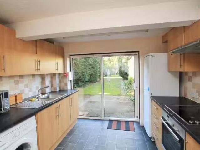 Rental! 5 bedroom terraced house for rent in Northdown Road, H.