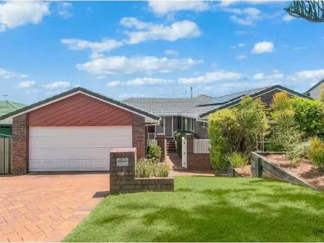 Deal! 5 BR 3 Widgee Avenue, Banora Point House for rent Liste.