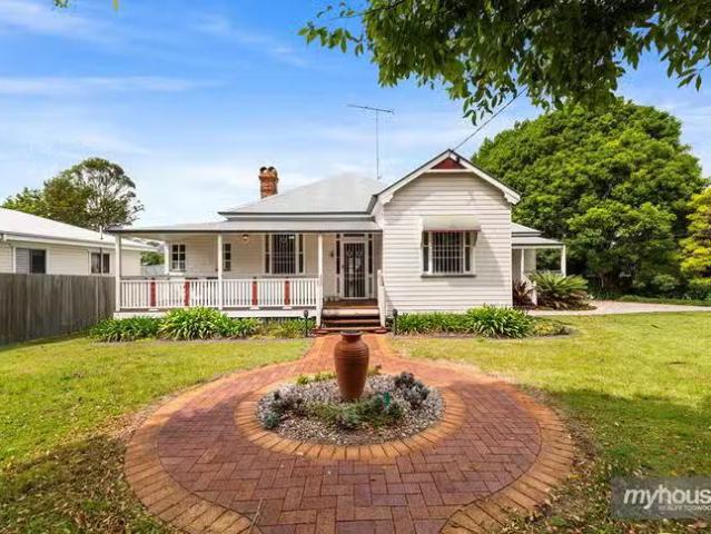 Unique 5 BR 10 Cavell Street, East Toowoomba, QLD 4350