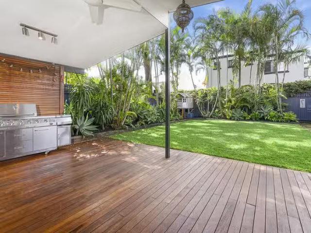 Deal! 5 BR 11 Evandale Crescent, Miami, QLD 4220