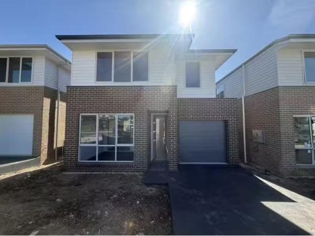 Charming 5 BR 11 Thirteenth Avenue, Austral House for rent Li.