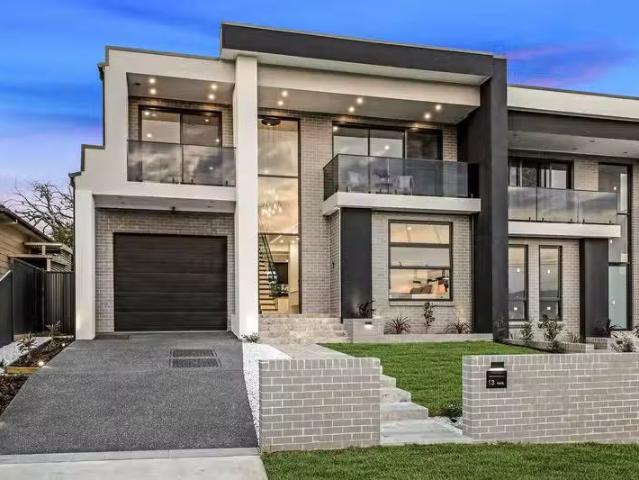 Nice 5 BR 13 Bevan Street, Northmead, NSW 2152 Duplex / Semi.