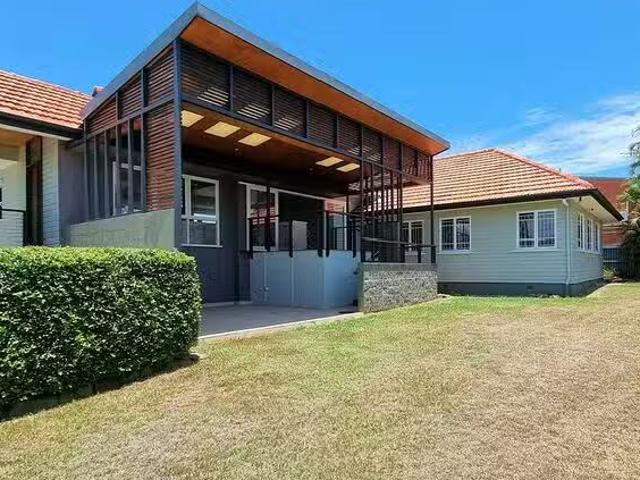 Cheap 5 BR 165 Hawken Drive, St Lucia, QLD 4067