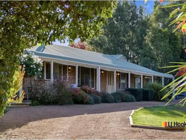 Just in! 5 BR 16 South Street, Murrumbateman House for rent L.