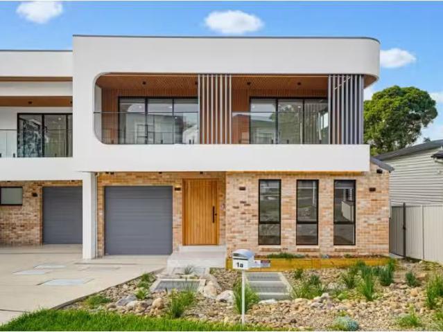 Cheap 5 BR 1A Croxon Crescent, Lalor Park Townhouse for rent.