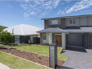 Cozy 5 BR 22B Riesling Road, Bonnells Bay Townhouse for rent.