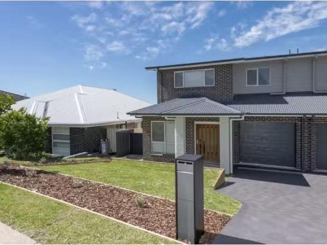 Rental! 5 BR 22B Riesling Road, Bonnells Bay Townhouse for ren.