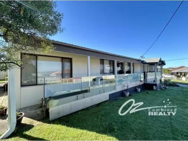 Nice 5 BR 27 Centaur Avenue, Sanctuary Point Townhouse for ren.