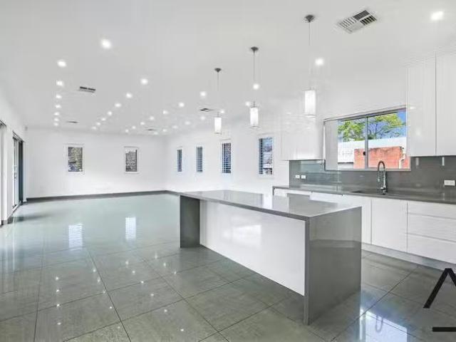 Deal! 5 BR 28 Tenterden Road, Botany, NSW 2019