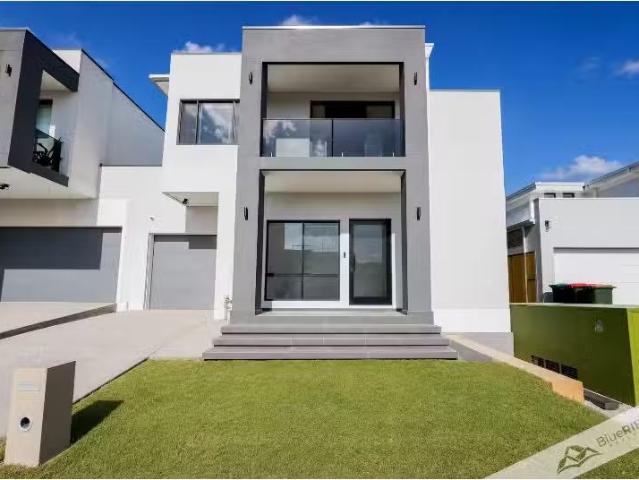 Nice 5 BR 31 Altair Street, Box Hill Townhouse for rent Liste.