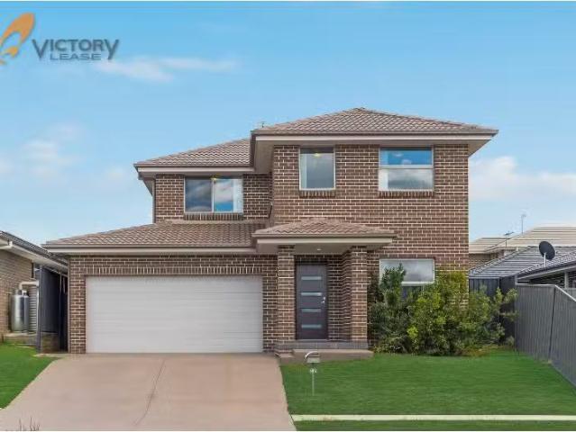Unique 5 BR 32 Longmeadow Parkway, Box Hill House for rent Li.