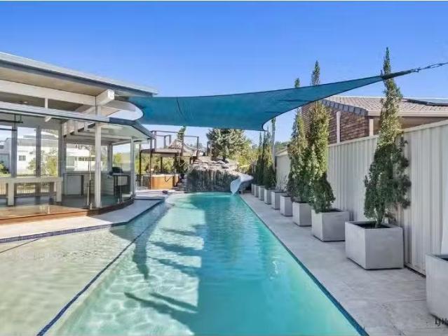 For Rent! 5 BR 35 Chown Avenue, Currumbin Waters House for ren.