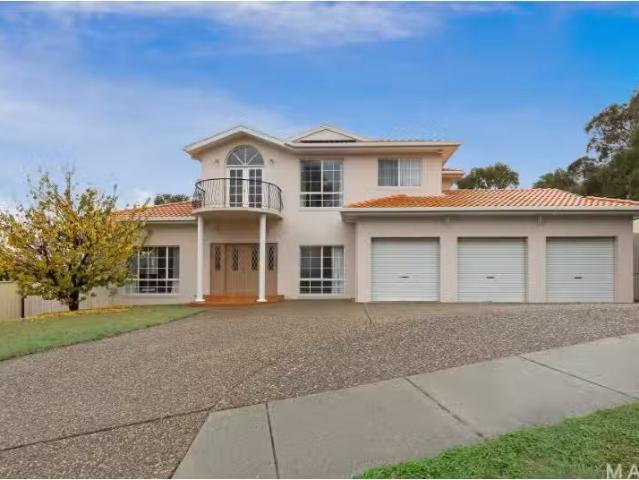 Charming 5 BR 56 Marungul Avenue, Ngunnawal House for rent Li.