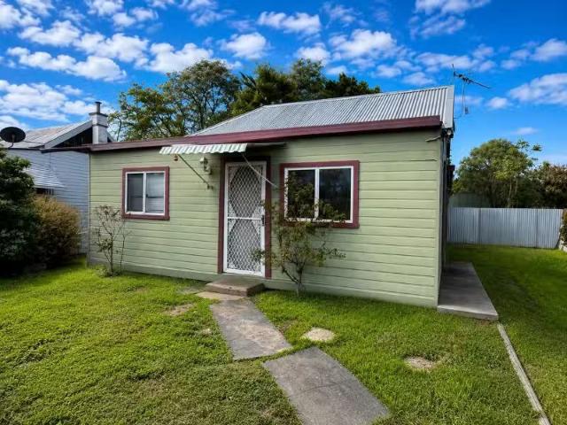 Unique 5 BR 8 Chester Street, Moree House for rent Listed by.
