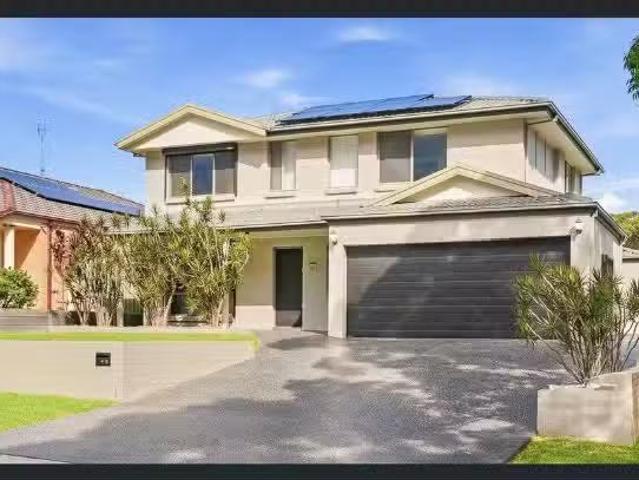 Charming 5 BR 8 Condor Place, Glenmore Park House for rent Li.