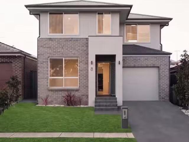 Unique 5 BR 8 Sweetman Circuit, Denham Court House for rent L.