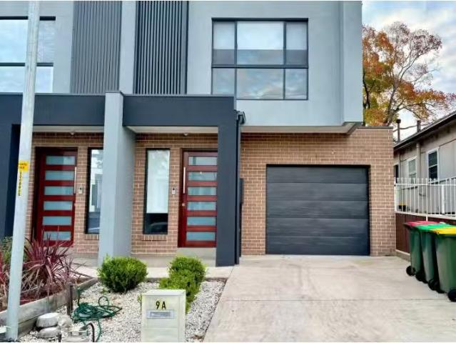 Rental! 5 BR 9A Cardigan Street, Guildford Townhouse for rent.