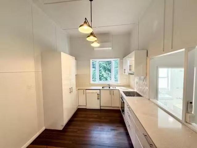 Cheap /5 Holmes Street, Stratford, QLD 4870