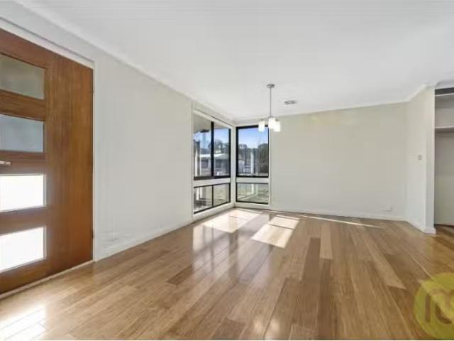 Rental! 5 Sachse Place, Wanniassa House for rent Listed by Am.