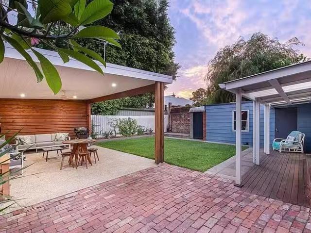 Deal! 5 Stirling Highway, North Fremantle, WA 6159