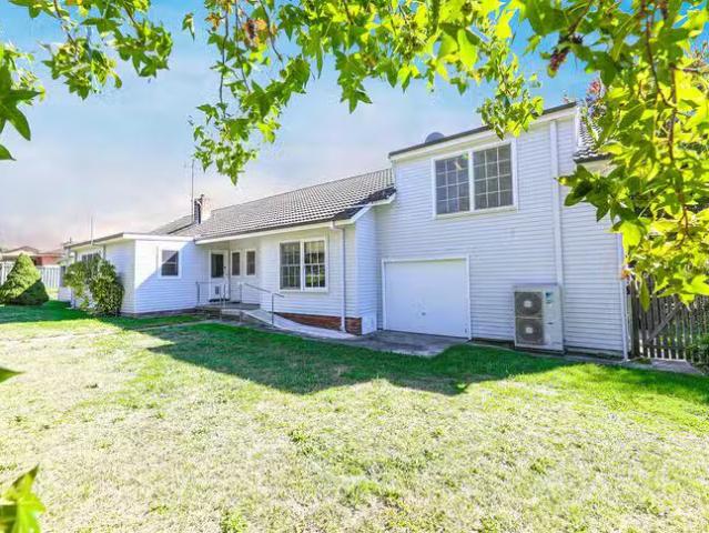 Cozy 5 Rowlands Street, Blayney, NSW 2799