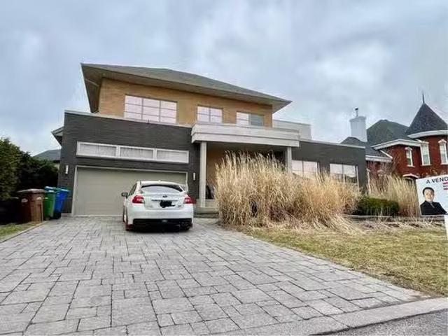 For Rent! 5 Rue Daudet, Candiac, QC, J5R 6C2 house for lease.