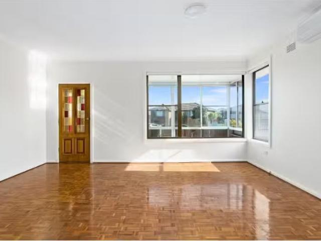 Unique 5 Weringa Avenue, LAKE HEIGHTS House for rent Listed b.
