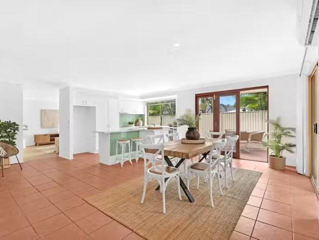 Nice 5 Valentino Close, PARKWOOD, QLD 4214 House for Rent