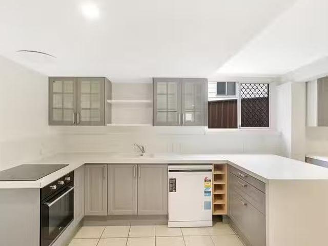 Unique 5A Ford Avenue, Mount Hutton, NSW 2290