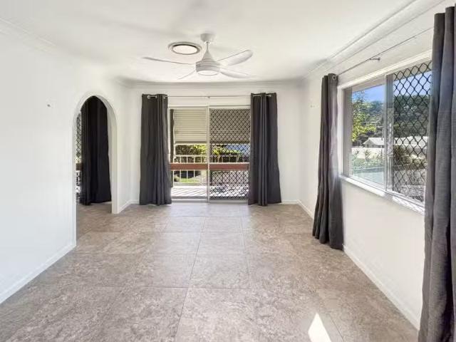 Nice 5A Inglewood Ct, PALMWOODS, QLD 4555 House for Rent