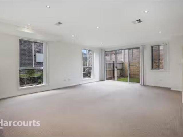 Charming 6/44 Barossa Drive, Minchinbury Townhouse for rent L.