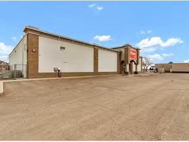For Rent! 64 Carry Drive Se, Medicine Hat, AB, T1B 4E1 comme.