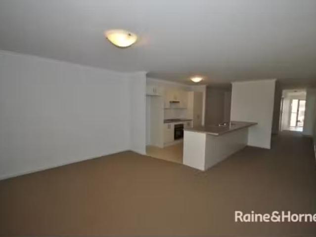 Cheap 64 Peppermint Drive, WORRIGEE Townhouse for rent Listed.