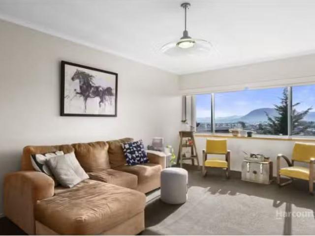 Just in! 6/4 6 Hildern Street, NEW TOWN Apartment for rent Li.