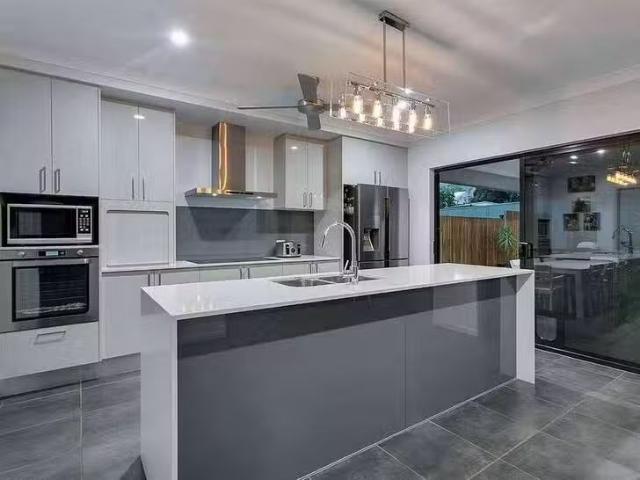 Just in! /67 City View Crescent, Mooroobool, QLD 4870