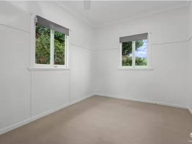Nice 68 Railway Parade, Norman Park House for rent Listed by.